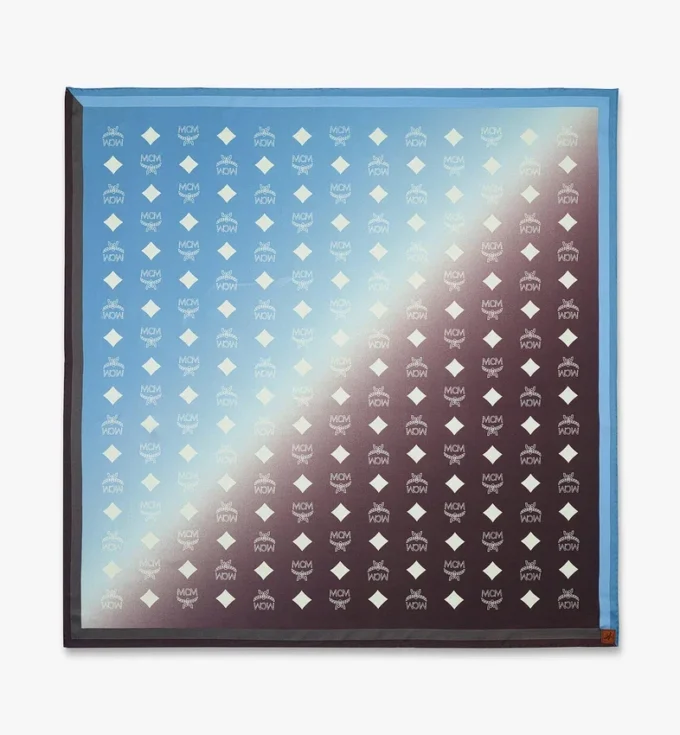 Écharpe en soie biologique à motif Monogram dégradé Écharpe en soie biologique à motif Monogram dégradé