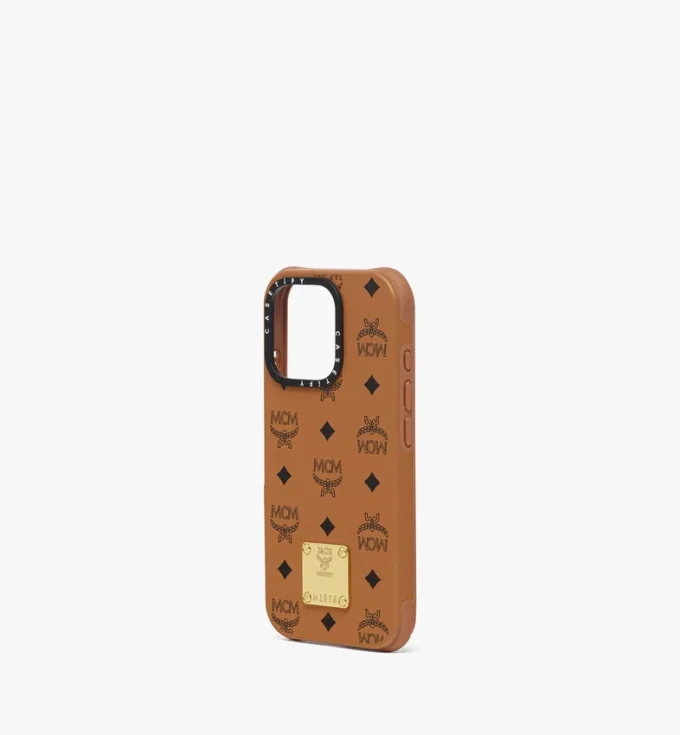 Coque iPhone 16 Pro MCM X Casetify en laiton Bioveg Coque iPhone 16 Pro MCM X Casetify en laiton Bioveg