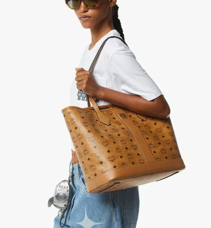 Nouveau sac Liz Shopper en Visetos Nouveau sac Liz Shopper en Visetos