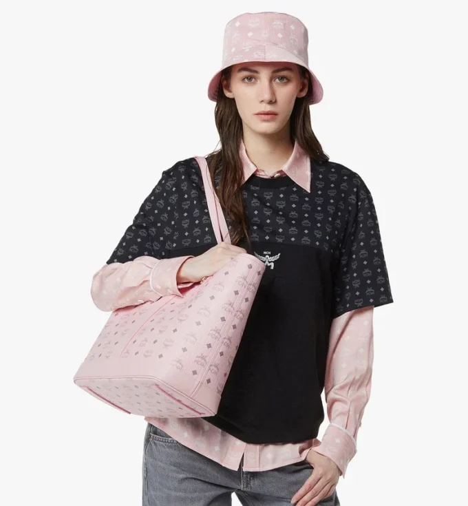 Nouveau sac Liz Shopper en Visetos Nouveau sac Liz Shopper en Visetos