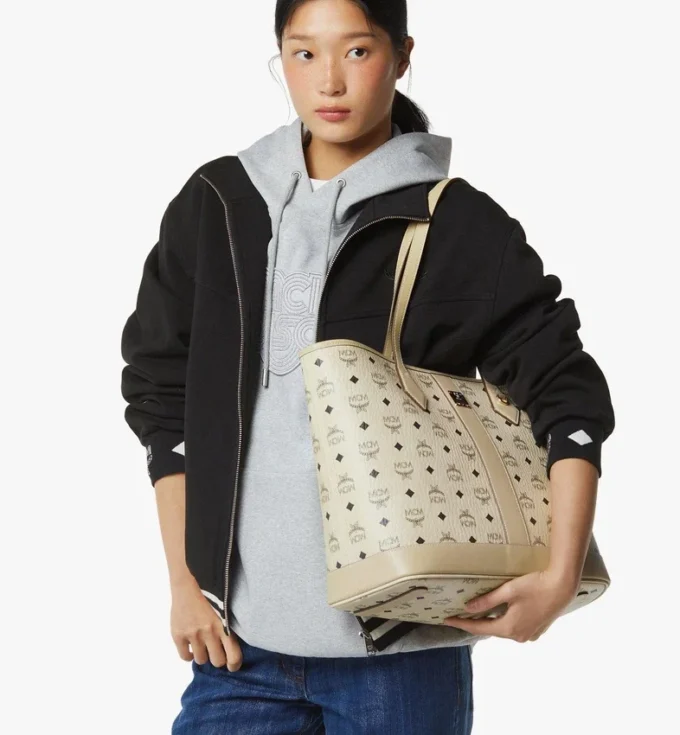 Nouveau sac Liz Shopper en Visetos Nouveau sac Liz Shopper en Visetos