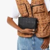Pochette à bandoulière Aren Crossbody en Visetos Pochette à bandoulière Aren Crossbody en Visetos