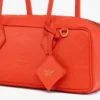 Sac à bandoulière Aren East West en cuir Maxi Monogram Sac à bandoulière Aren East West en cuir Maxi Monogram