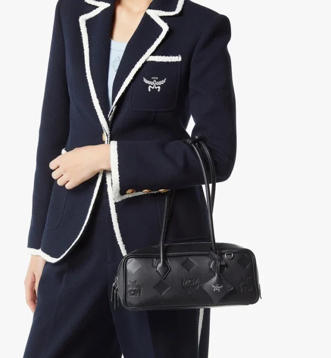 Sac à bandoulière Aren East West en cuir Maxi Monogram Sac à bandoulière Aren East West en cuir Maxi Monogram