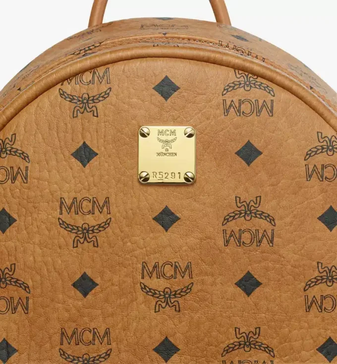 Sac à dos Stark à clous latéraux en Visetos