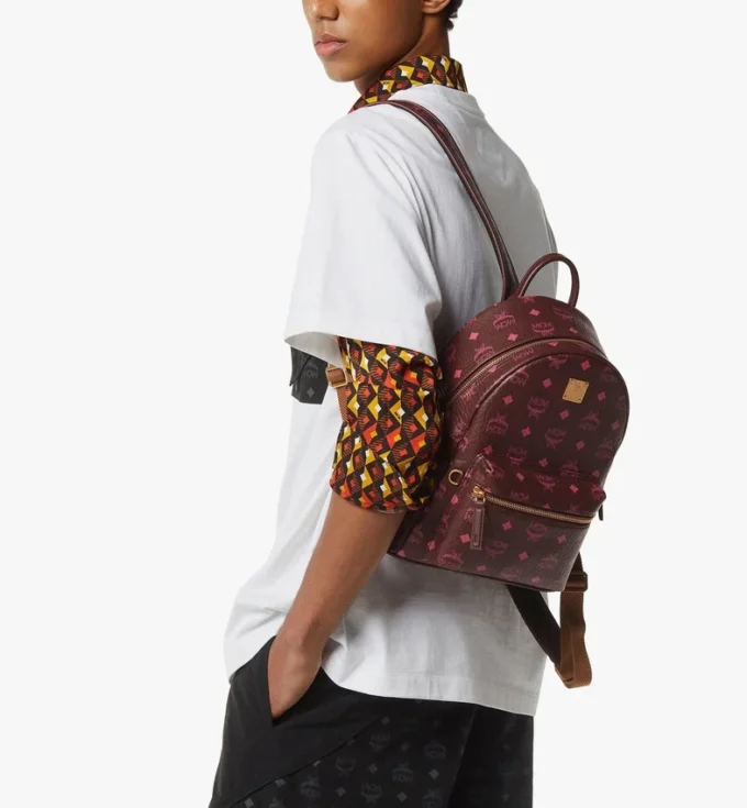 Sac à dos Stark à clous latéraux en Visetos