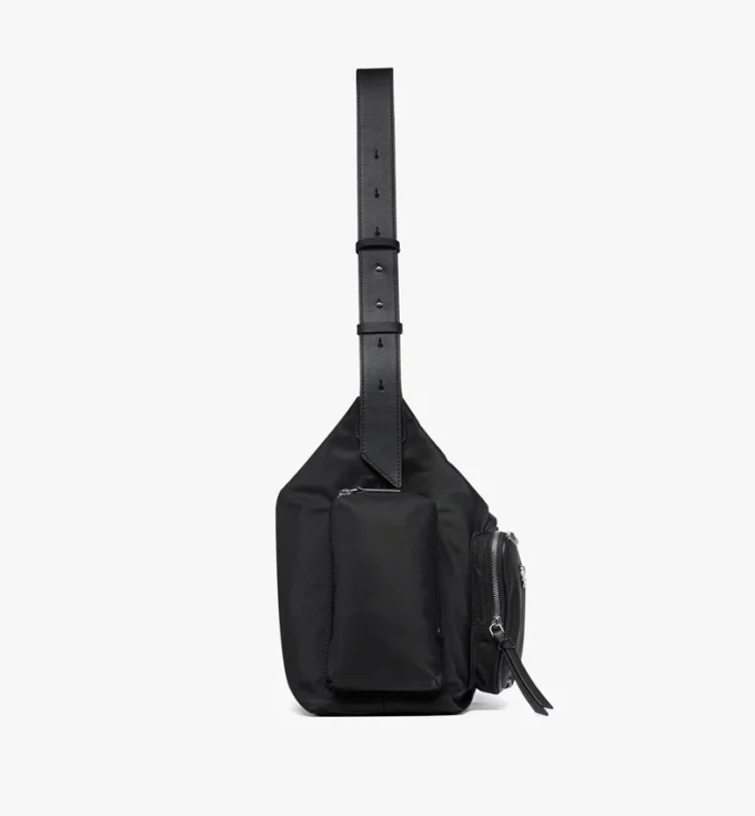 Sac hobo Aren à fermeture éclair en Econyl® et cuir imprimé Monogram Sac hobo Aren à fermeture éclair en Econyl® et cuir imprimé Monogram