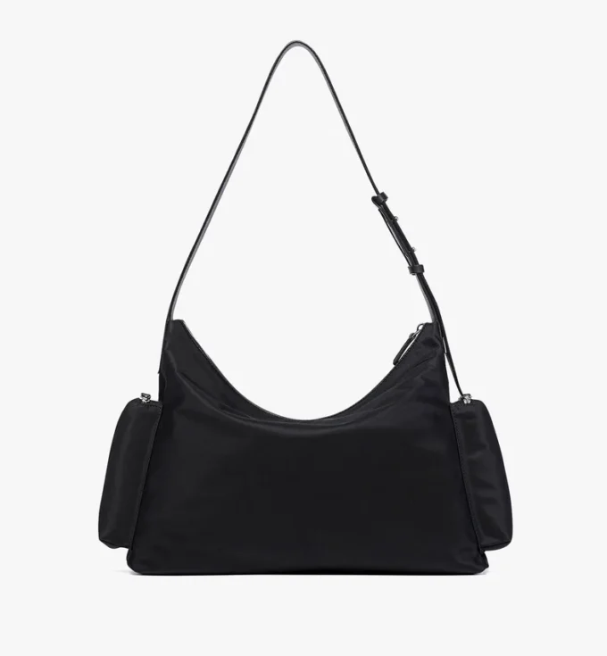 Sac hobo Aren à fermeture éclair en Econyl® et cuir imprimé Monogram Sac hobo Aren à fermeture éclair en Econyl® et cuir imprimé Monogram
