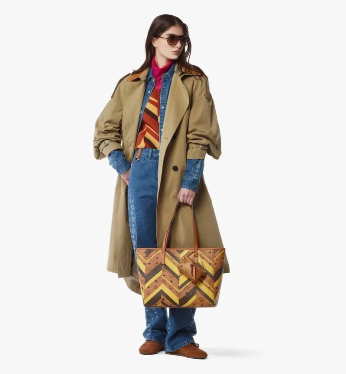 Sac Toni Shopper à fermeture éclair sur le dessus, clouté, en toile Visetos Mega Herringbone