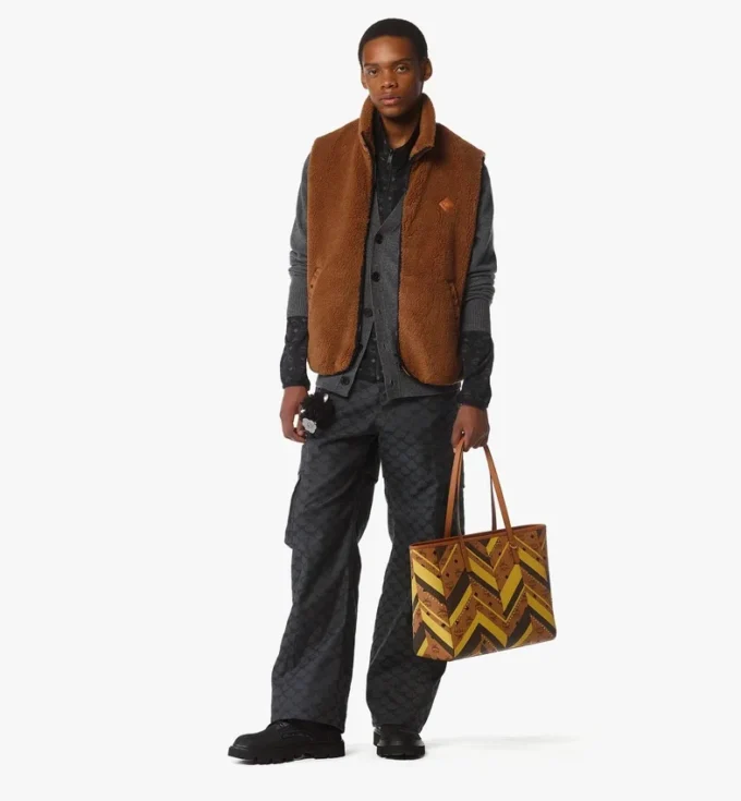 Sac Toni Shopper à fermeture éclair sur le dessus, clouté, en toile Visetos Mega Herringbone