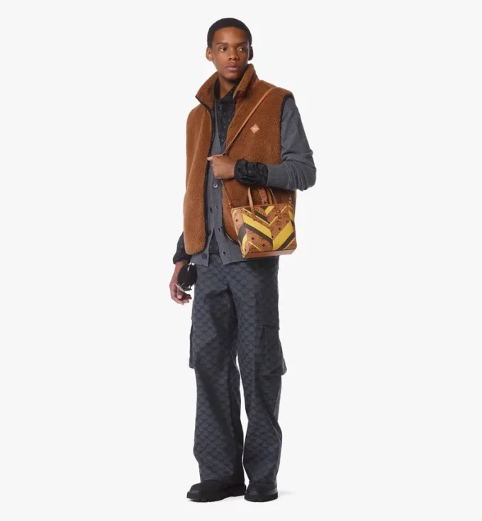 Sac Toni Shopper à fermeture éclair sur le dessus, clouté, en toile Visetos Mega Herringbone
