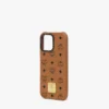 Étui pour iPhone 16 Pro Max MCM X Casetify en cuir vegan bio avec plaque en laiton Étui pour iPhone 16 Pro Max MCM X Casetify en cuir vegan bio avec plaque en laiton